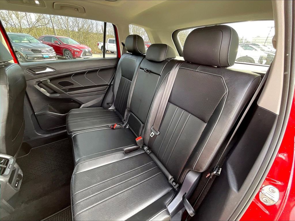 Used 2024 Volkswagen Tiguan SE image 14