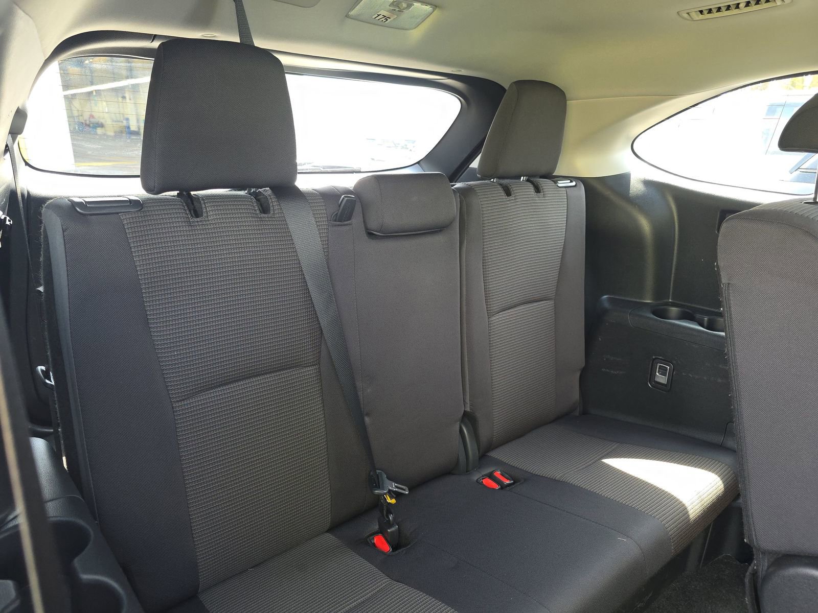 Used 2025 Toyota Highlander LE image 19