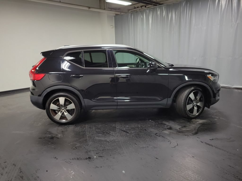 Used 2020 Volvo XC40 T5 Momentum w/ Protection Package Premier AWD/4WD image 9