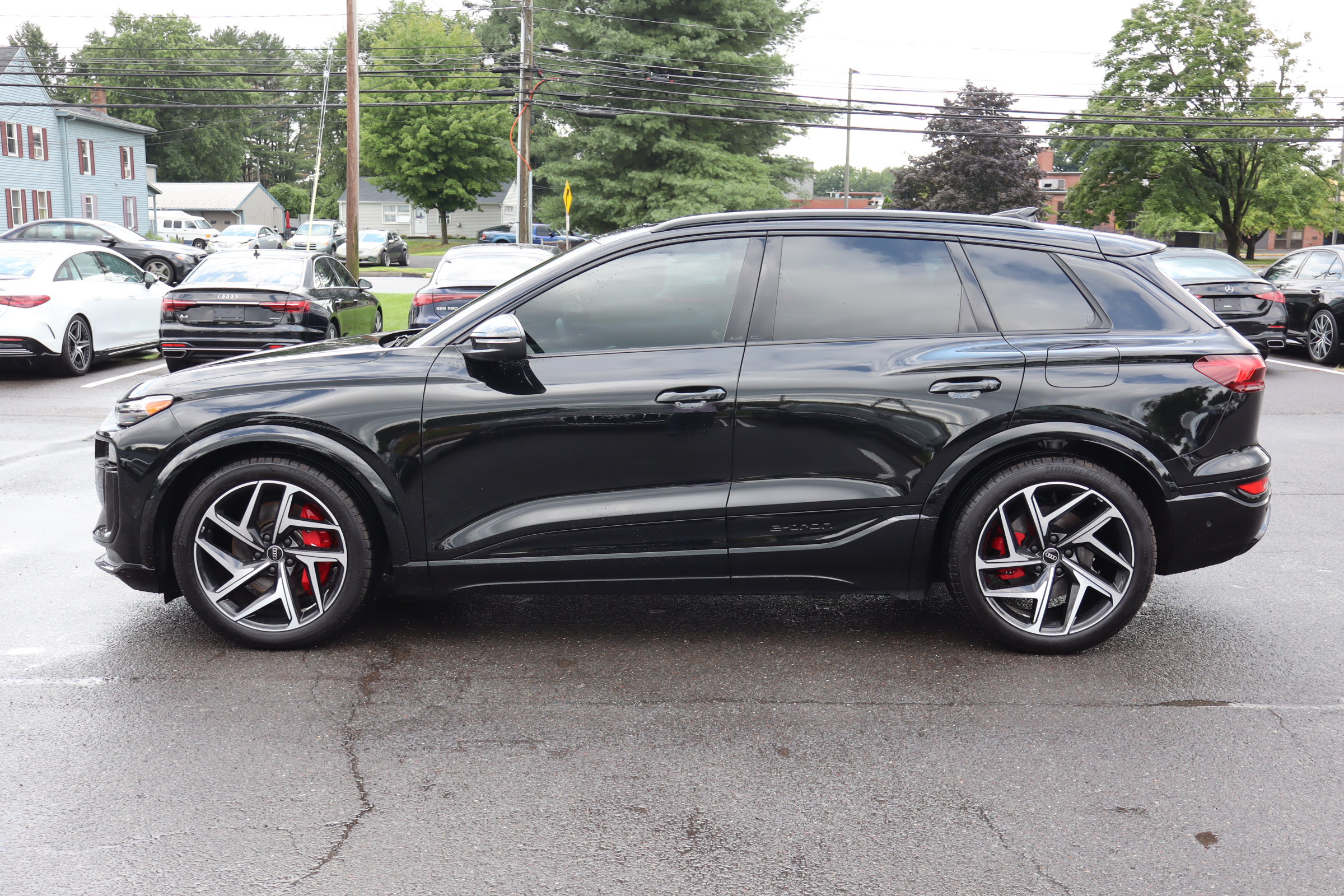 Used 2025 Audi SQ6 e-tron Prestige w/ 21" Black Optic Wheel Package AWD/4WD image 8