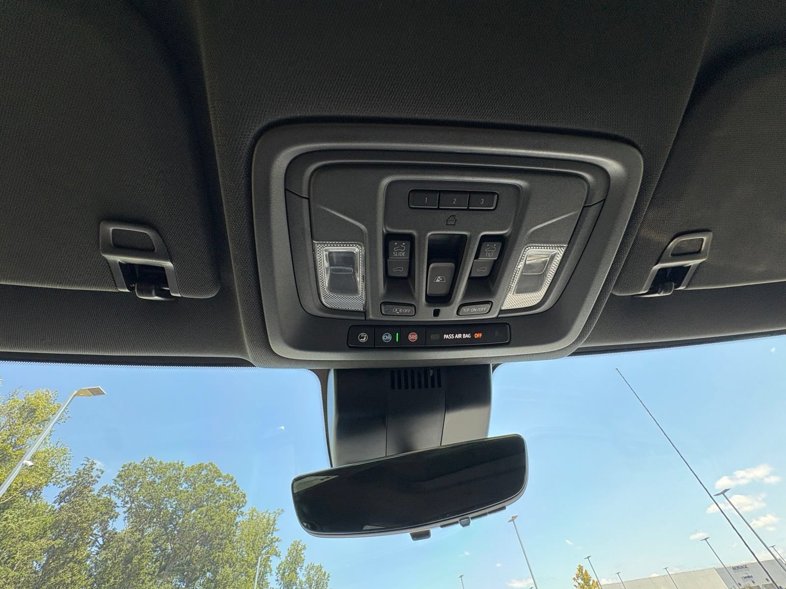 Used 2023 Chevrolet Silverado 1500 High Country w/ High Country Premium Package AWD/4WD image 23