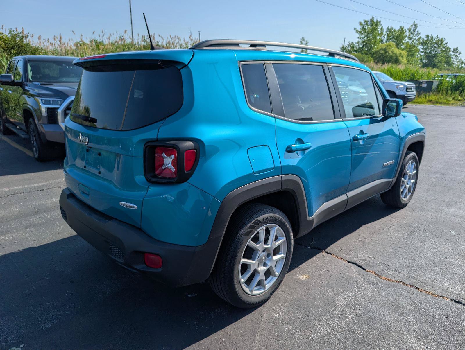 Used 2021 Jeep Renegade Latitude AWD/4WD image 7