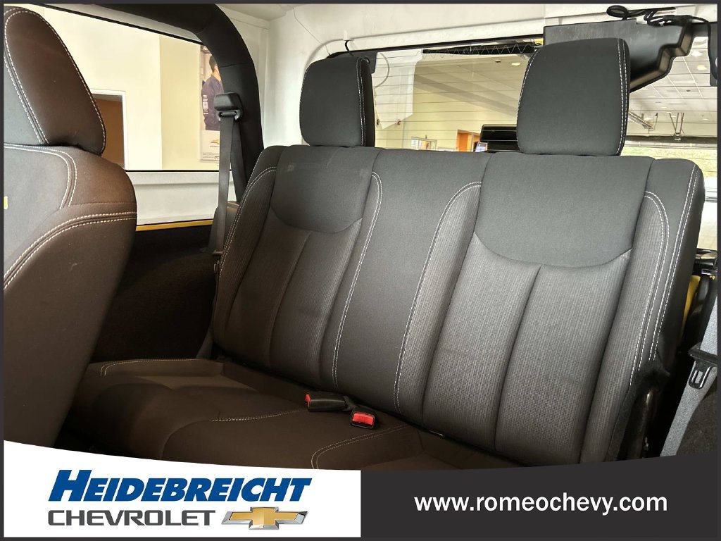 Used 2015 Jeep Wrangler Sahara w/ Connectivity Group AWD/4WD image 14