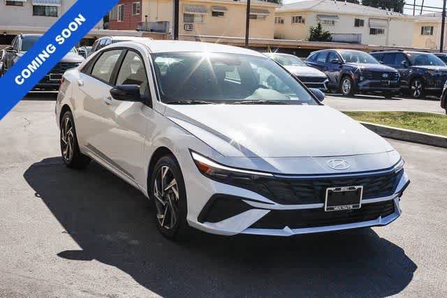 Certified 2025 Hyundai Elantra SEL FWD image 3