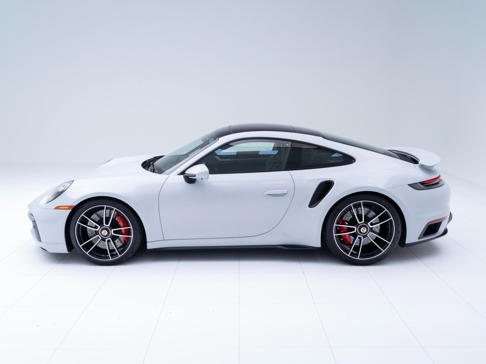 Certified 2025 Porsche 911 Turbo AWD/4WD image 2