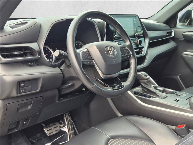 Used 2021 Toyota Highlander XSE FWD image 9