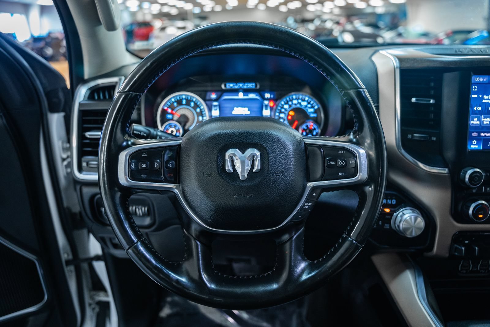 Used 2022 RAM 1500 Laramie AWD/4WD image 32