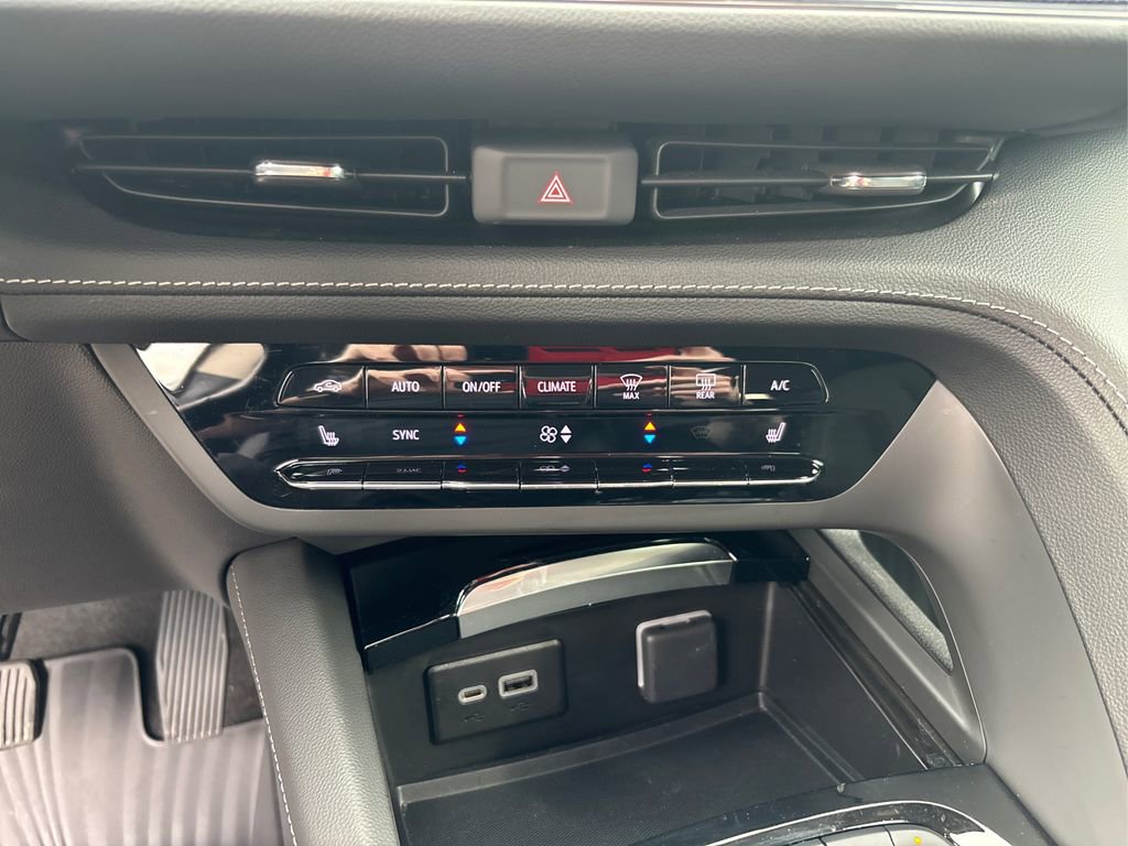 Used 2023 Buick Envision Preferred AWD/4WD image 31