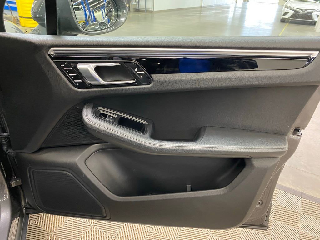 Used 2016 Porsche Macan S image 22