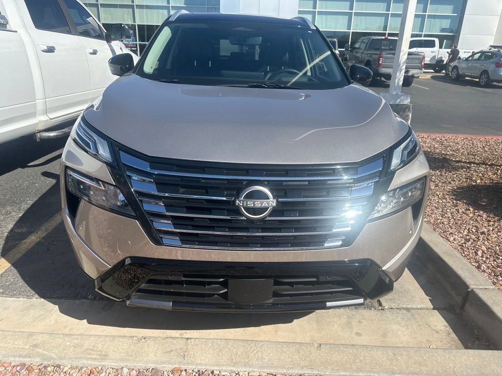 Used 2025 Nissan Rogue Platinum w/ Tech Package image 4