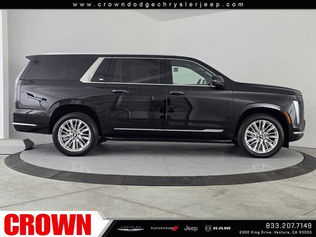 Used 2025 Cadillac Escalade ESV Premium Luxury image 8