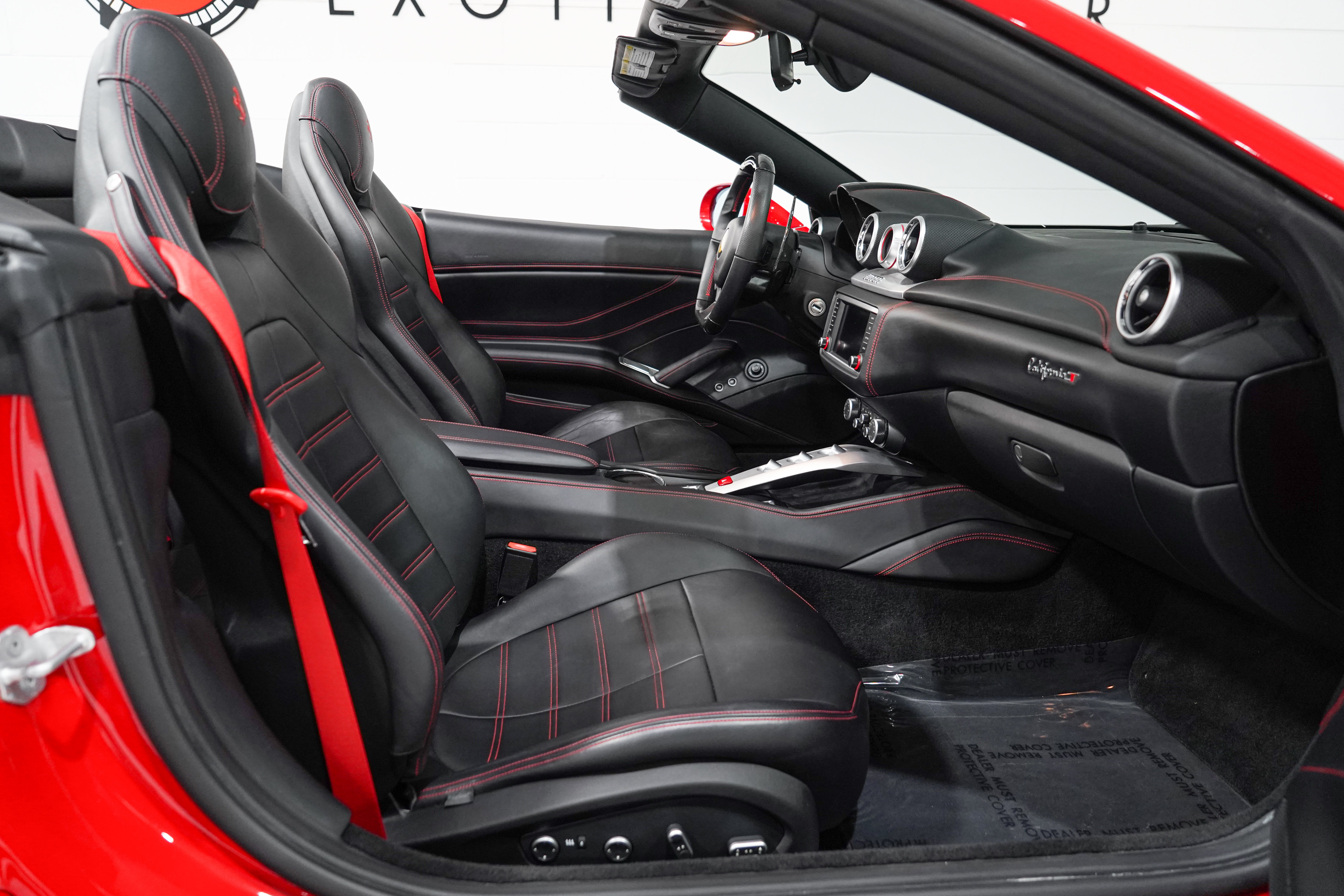 Used 2017 Ferrari California T RWD image 15