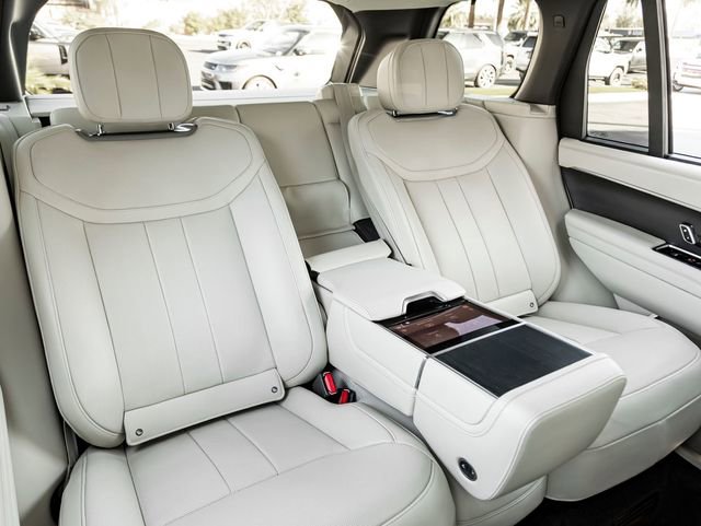 Certified 2024 Land Rover Range Rover Autobiography AWD/4WD image 29