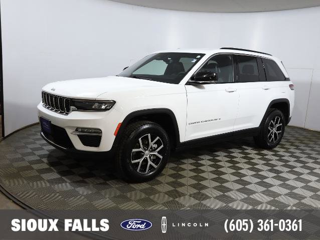 Used 2024 Jeep Grand Cherokee Limited w/ Trailer Tow Package image 1