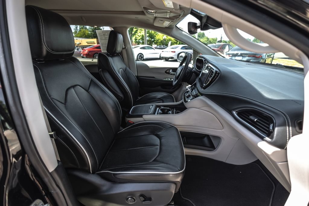 Used 2024 Chrysler Pacifica Limited FWD image 27