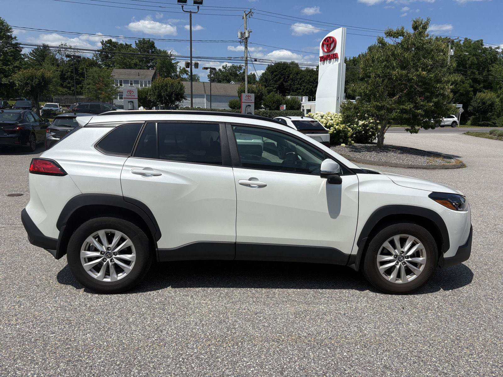 Used 2023 Toyota Corolla Cross LE AWD/4WD image 8