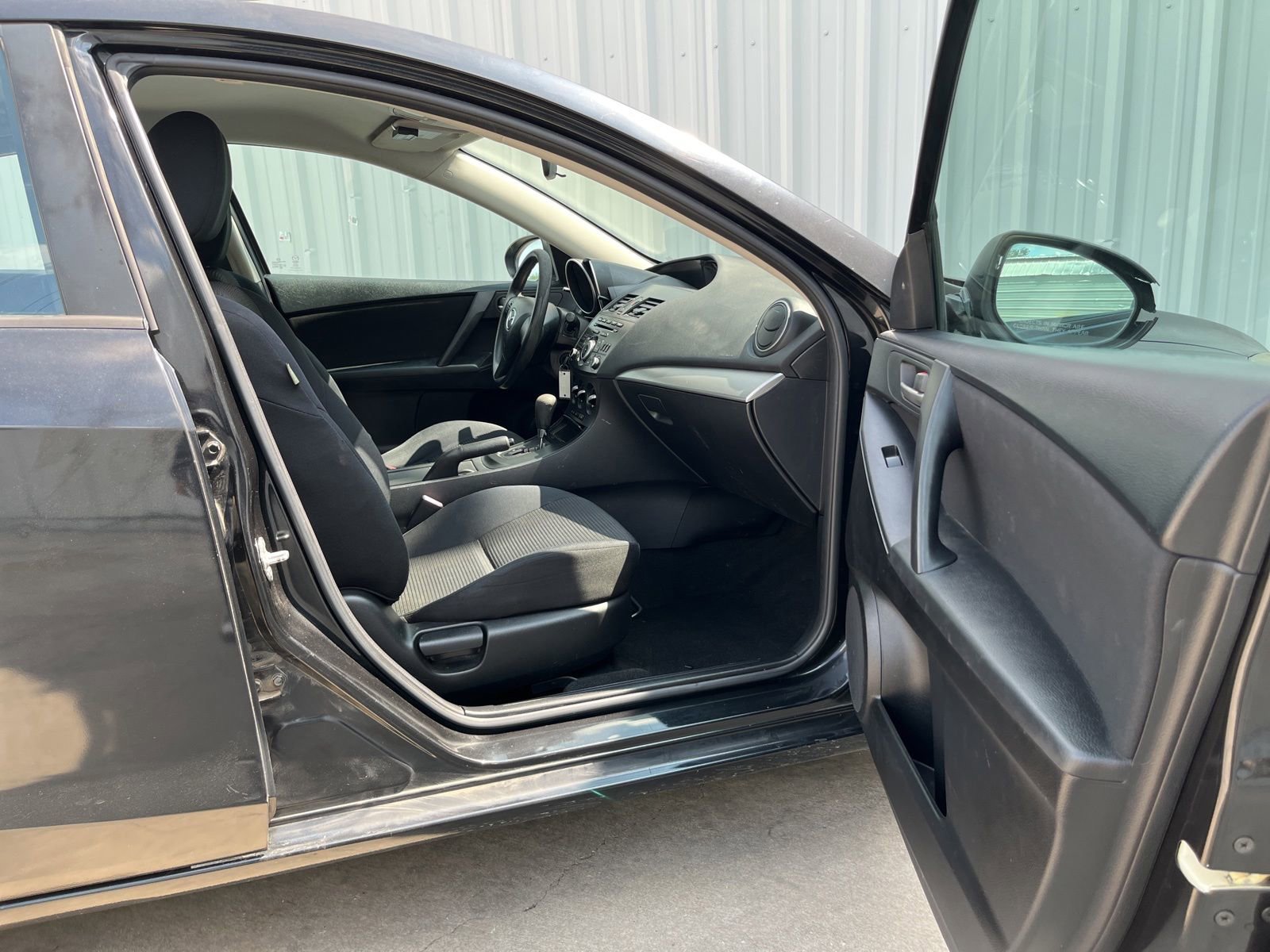 Used 2013 MAZDA MAZDA3 i SV FWD image 16