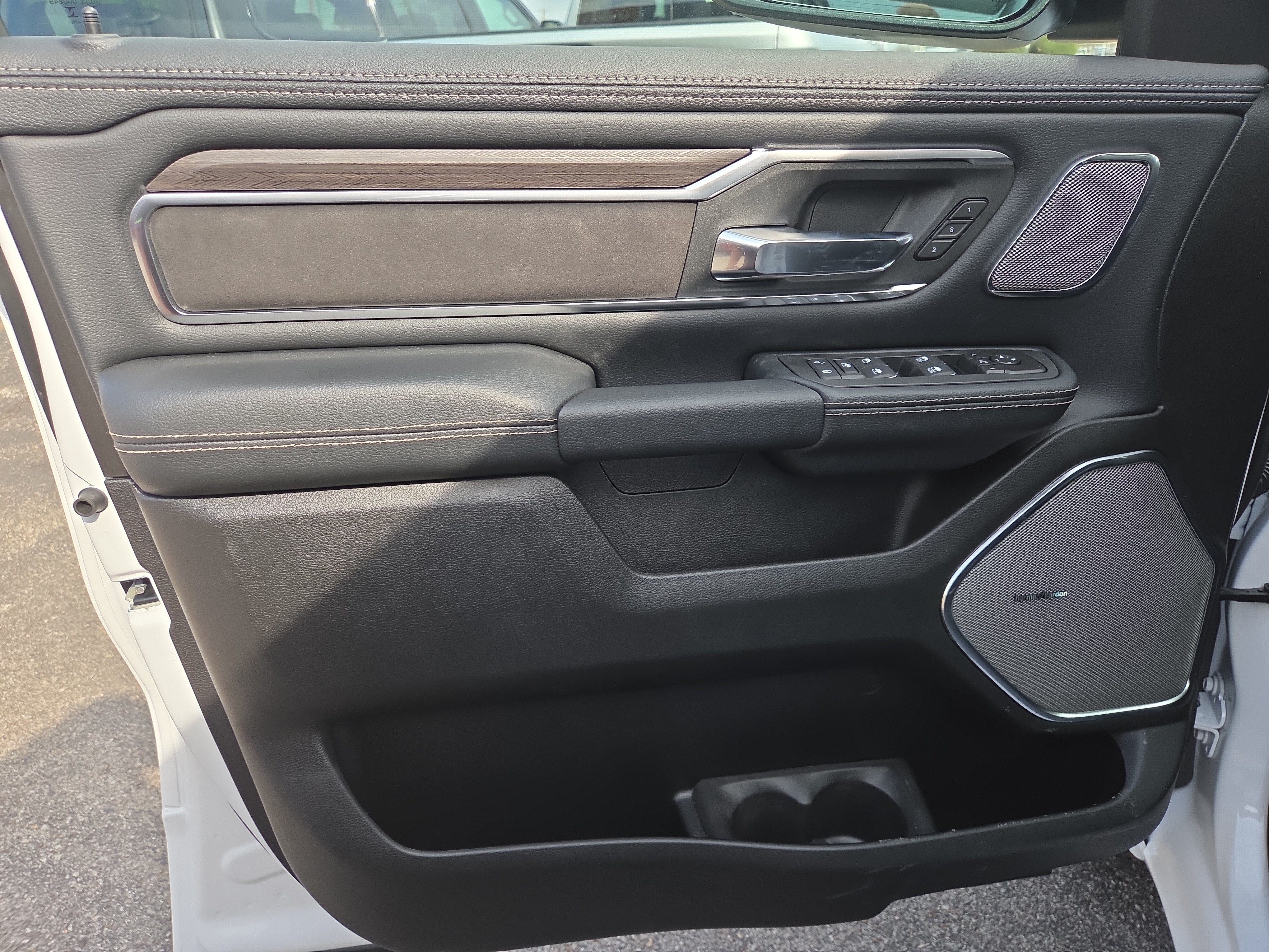 New 2026 RAM 1500 Laramie AWD/4WD image 5