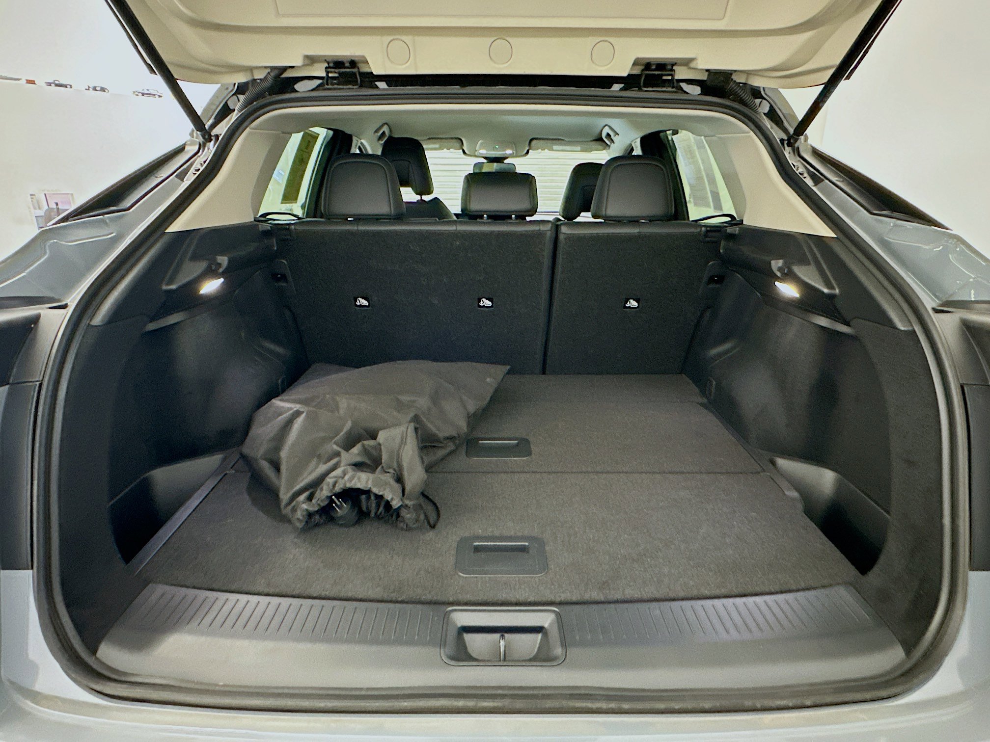 Used 2025 Nissan Ariya AWD image 30