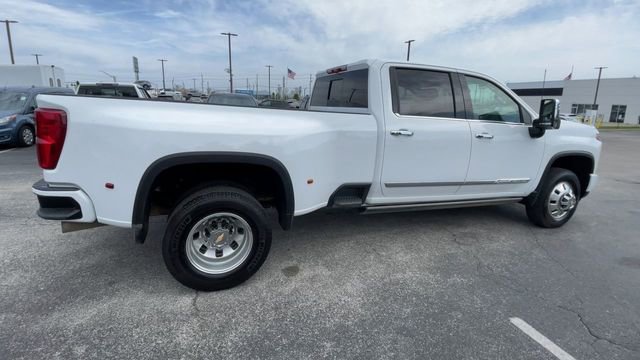 Used 2025 Chevrolet Silverado 3500 High Country w/ High Country Premium Package AWD/4WD image 2