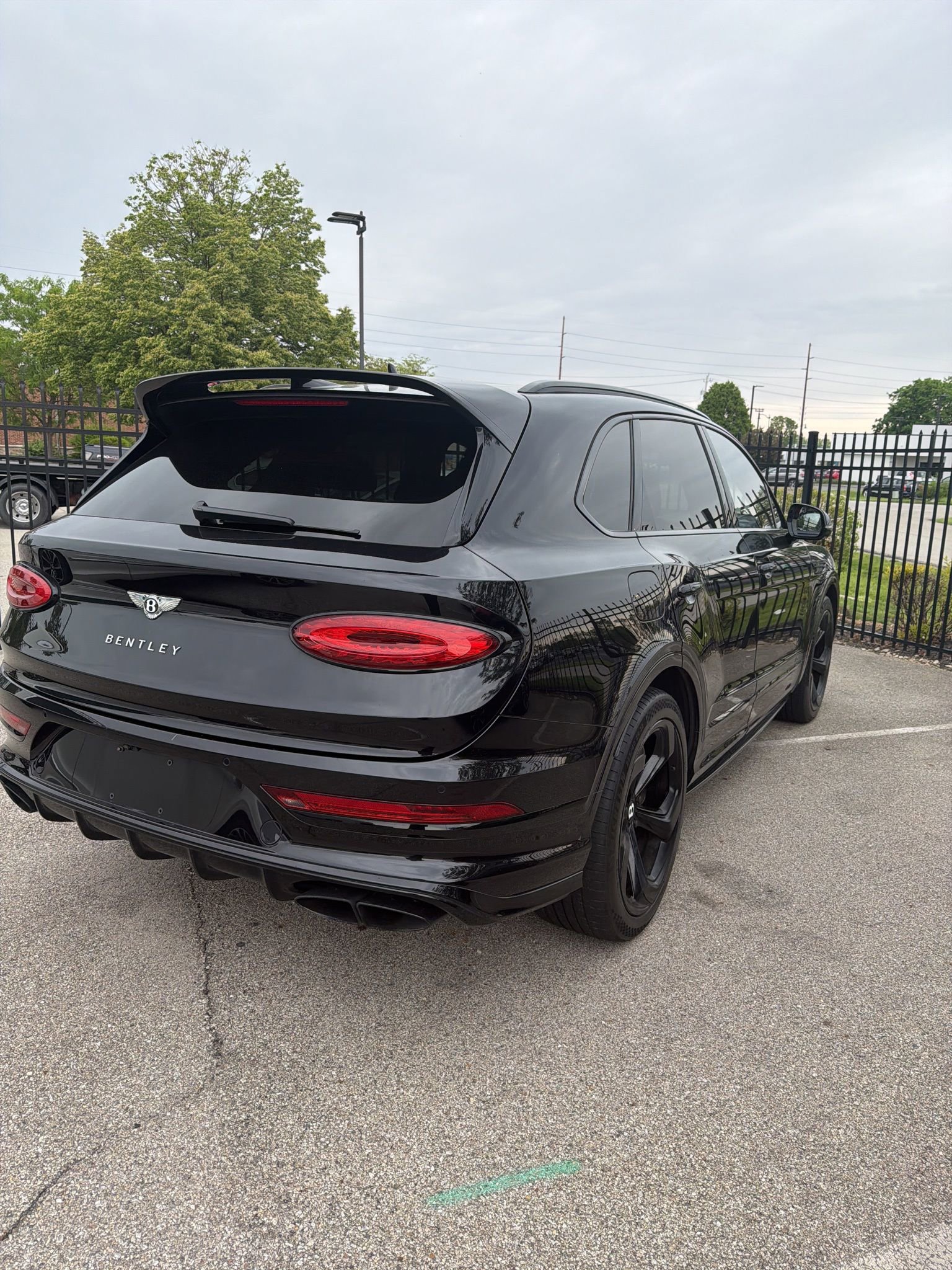 Used 2022 Bentley Bentayga AWD/4WD image 3