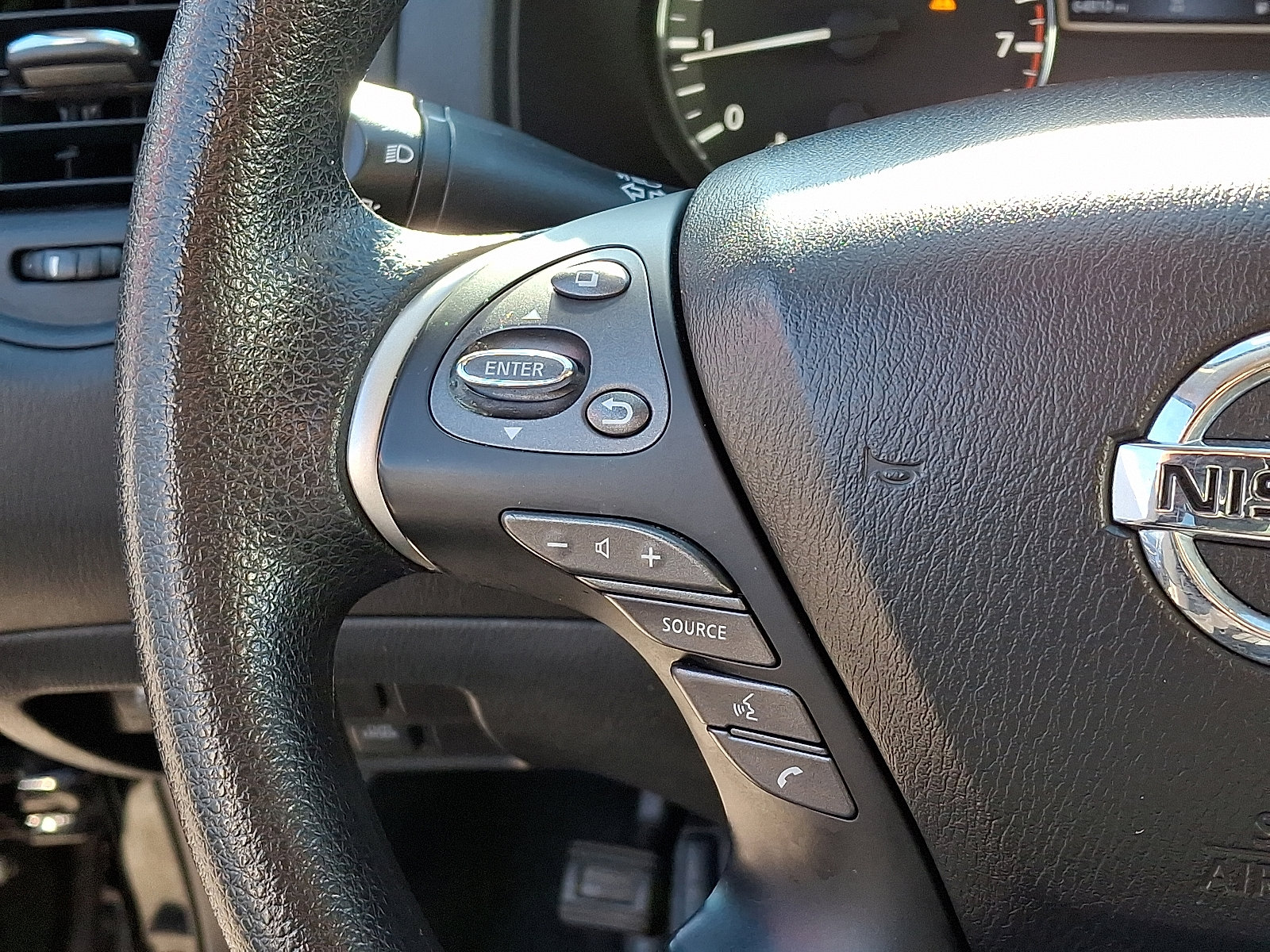 Used 2020 Nissan Pathfinder S image 22