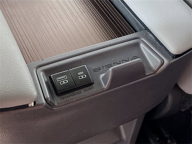 Used 2024 Toyota Sienna XLE image 35