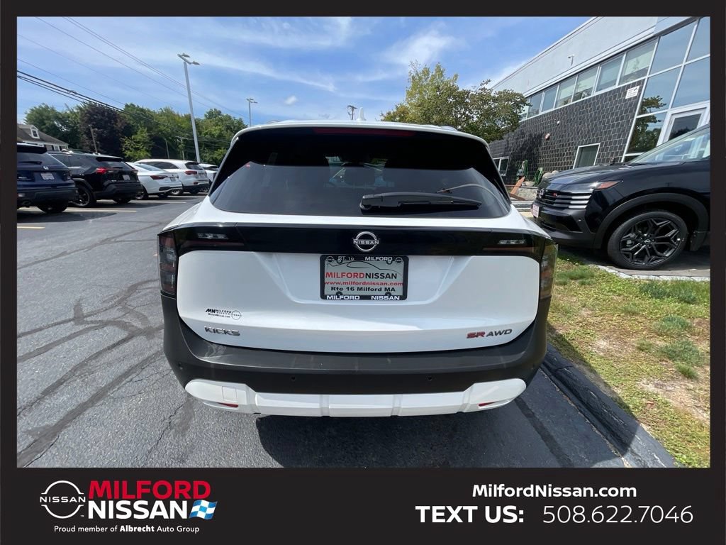 Used 2025 Nissan Kicks SR AWD/4WD image 4