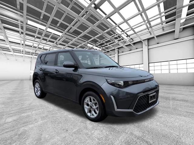 Used 2025 Kia Soul LX w/ LX Technology Package FWD image 1