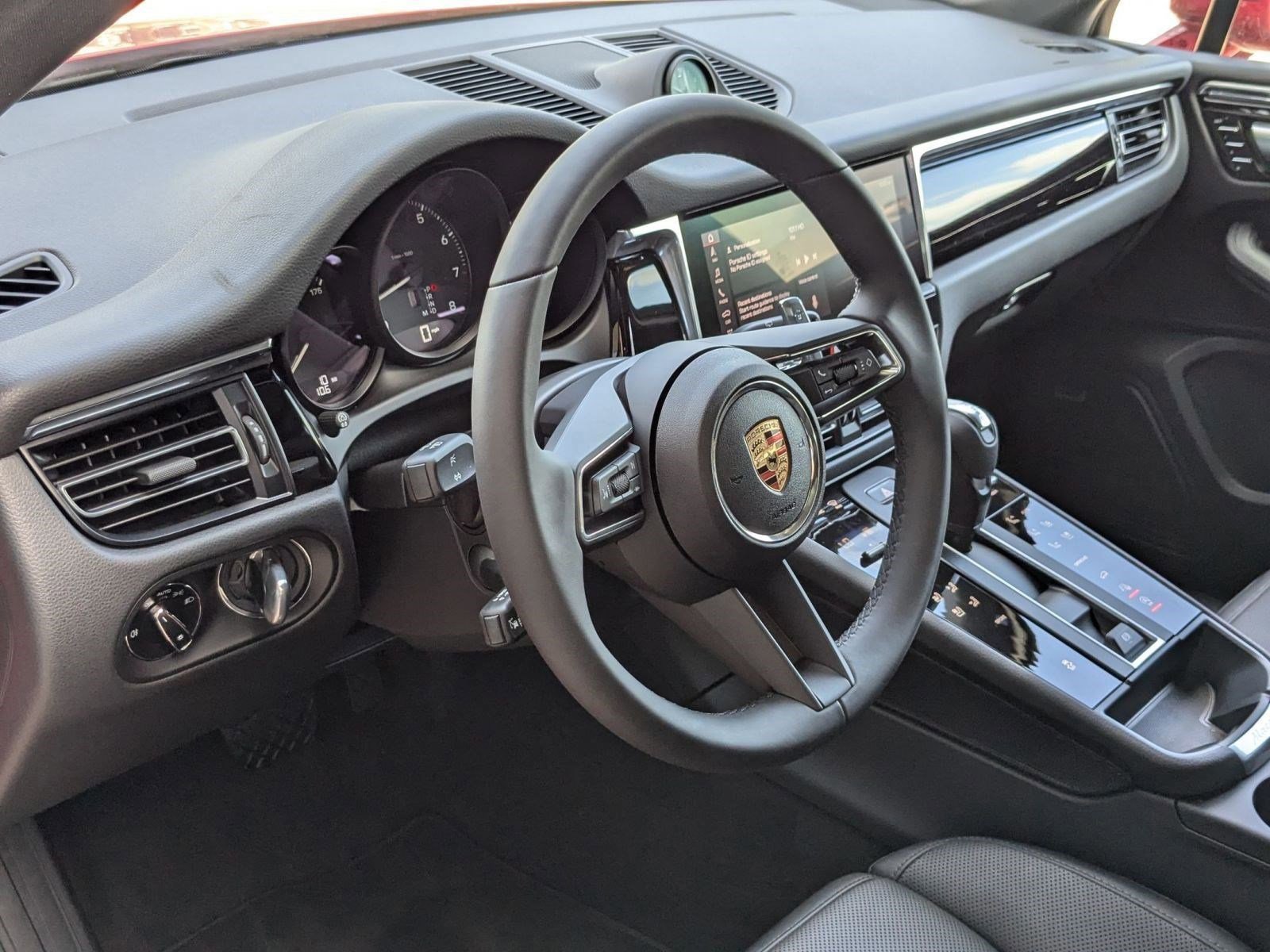 Certified 2025 Porsche Macan video 4