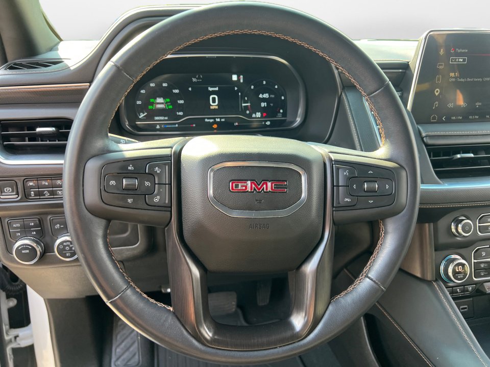 Used 2023 GMC Yukon AT4 w/ Technology Package AWD/4WD image 10