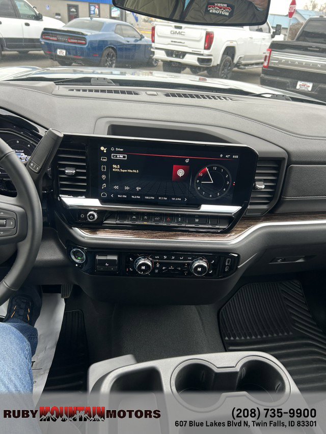 Used 2025 GMC Sierra 1500 SLE image 27