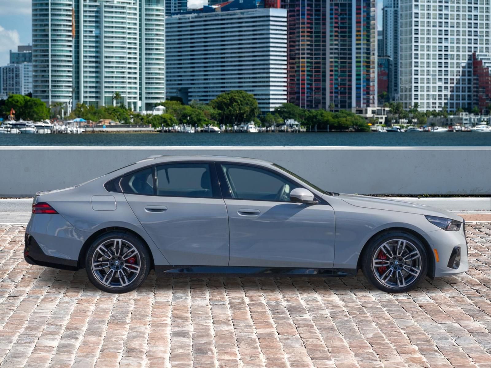 Used 2025 BMW 530i w/ M Sport Package image 4