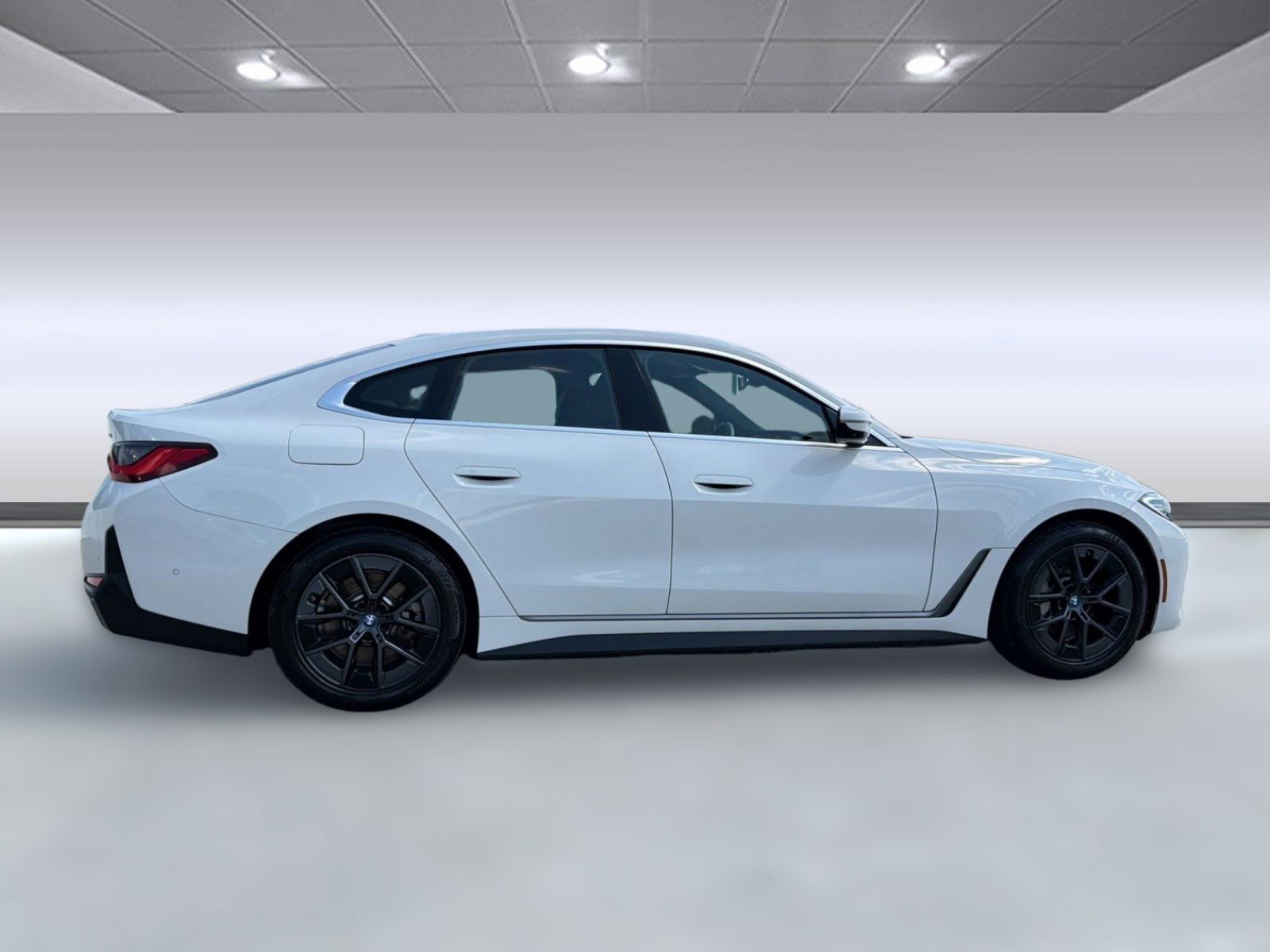 Used 2023 BMW i4 eDrive35 w/ Premium Package image 8