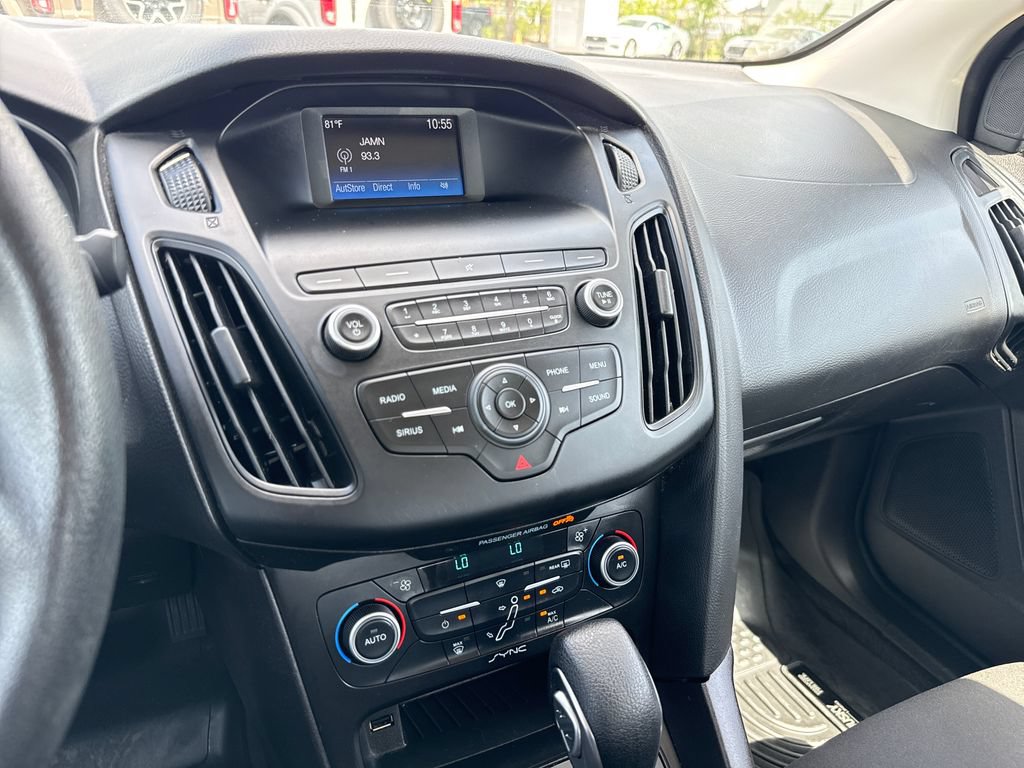 Certified 2018 Ford Focus SE w/ SE Appearance Package FWD image 19