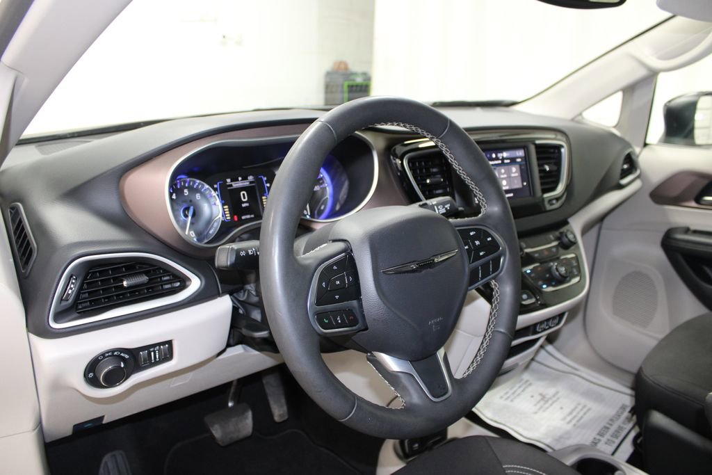 Used 2024 Chrysler Voyager LX FWD image 17