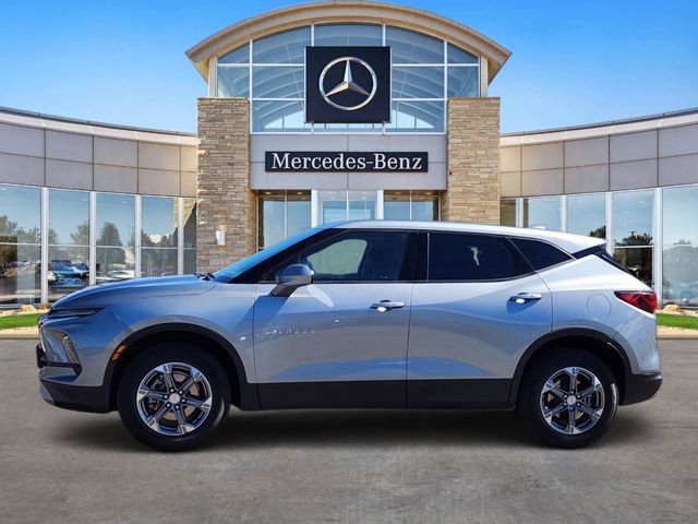 Used 2025 Chevrolet Blazer LT image 2