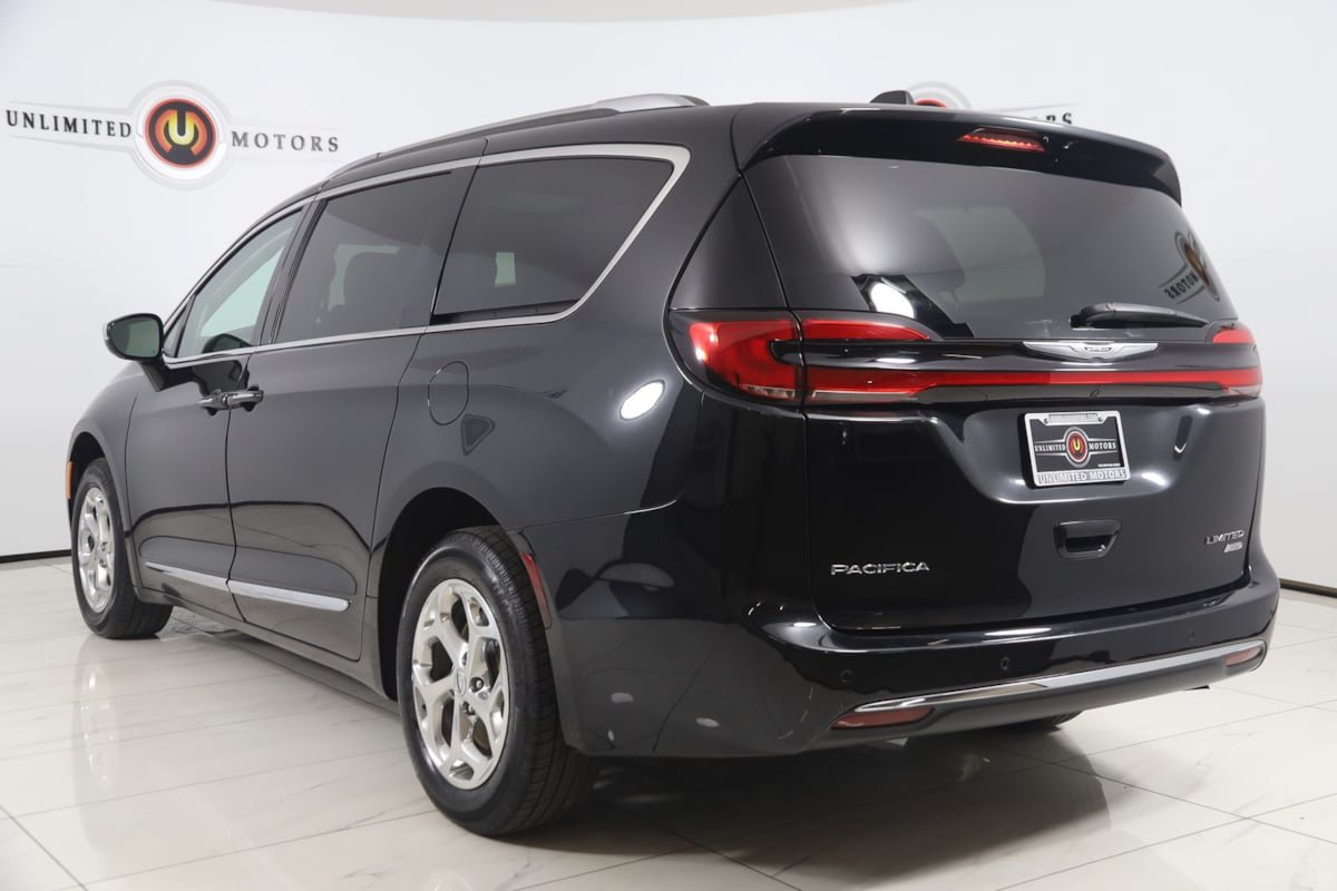 Used 2021 Chrysler Pacifica Limited AWD/4WD image 4
