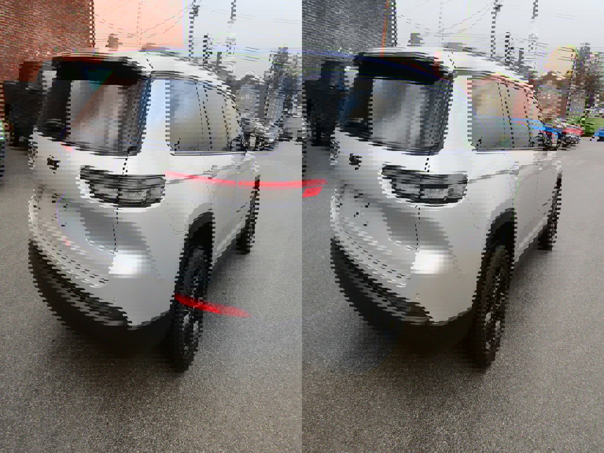 Used 2023 Jeep Grand Cherokee L Laredo image 3