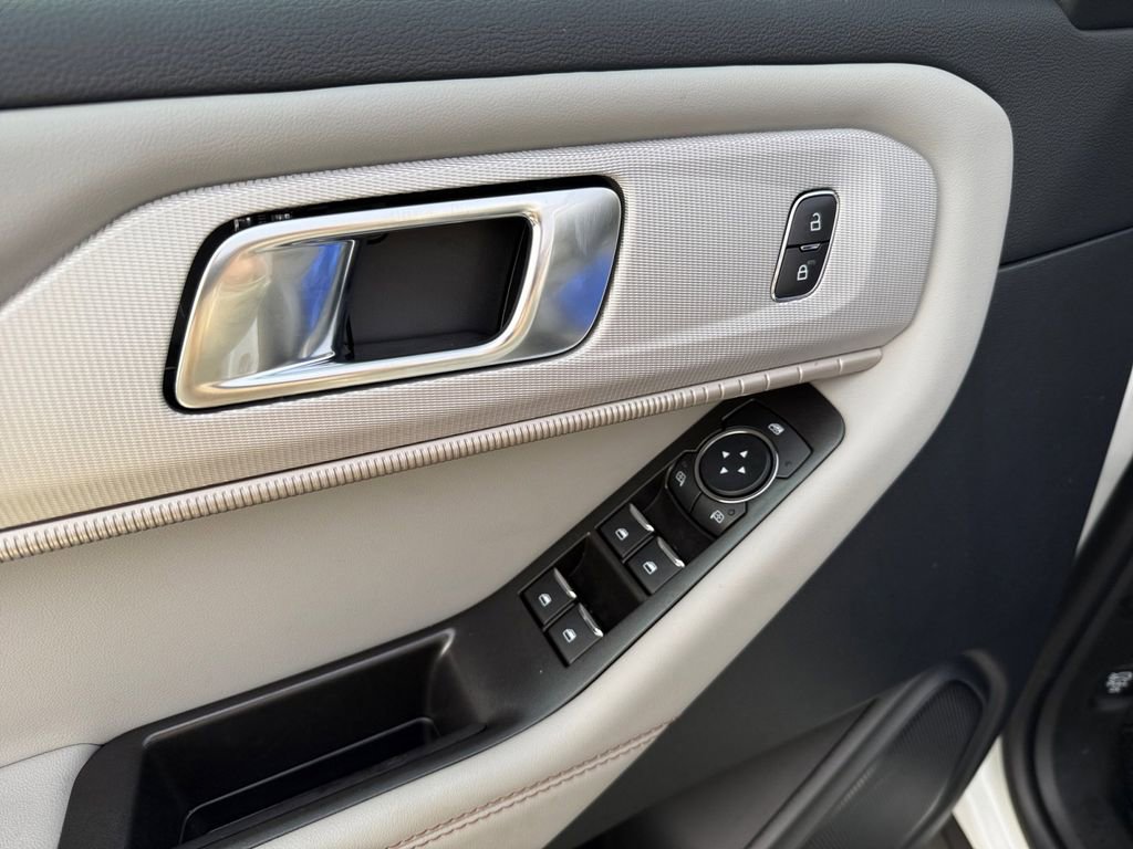 New 2026 Ford Explorer Active w/ Active Comfort Package image 11