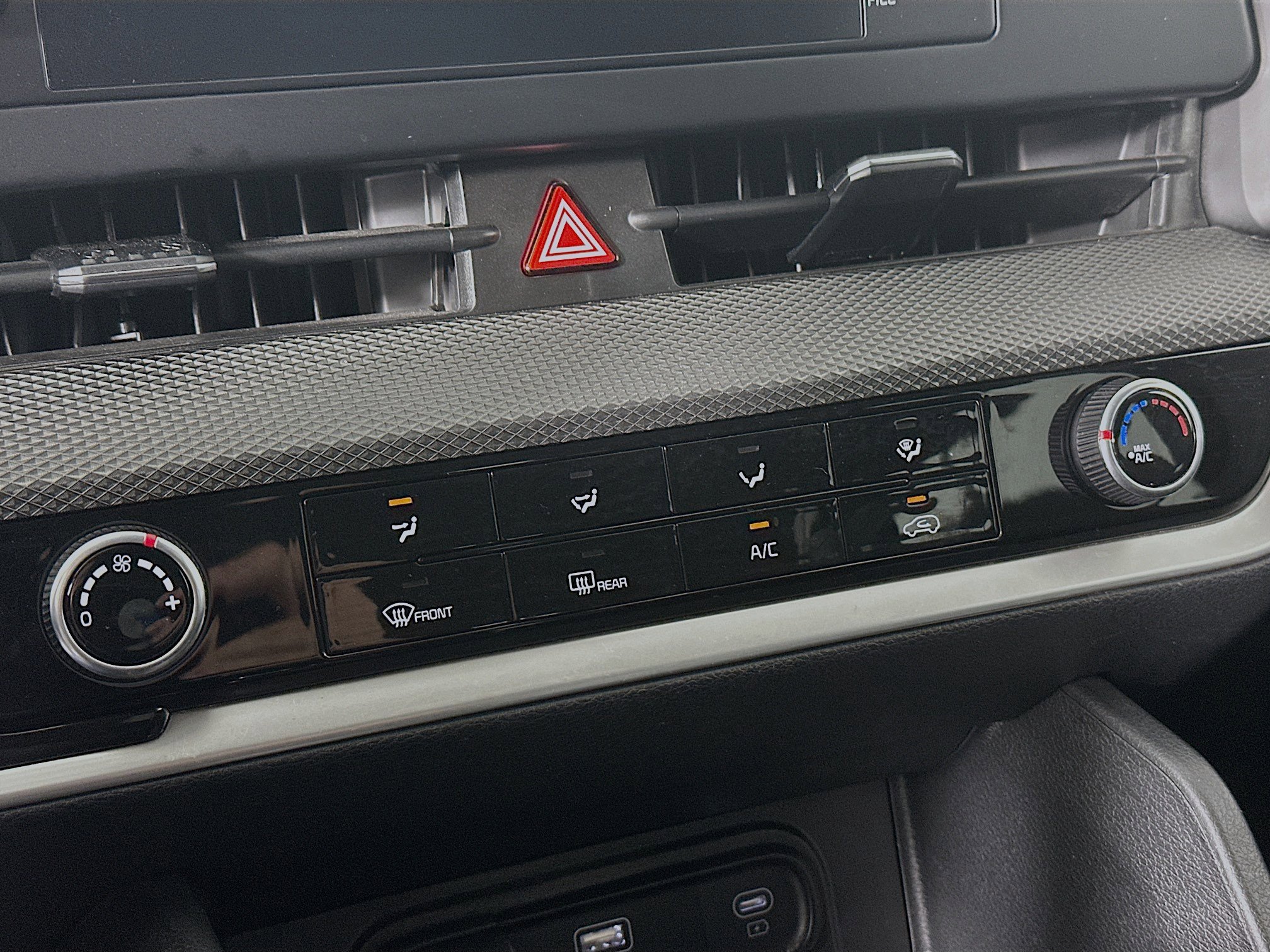 Used 2025 Kia Sportage LX image 22