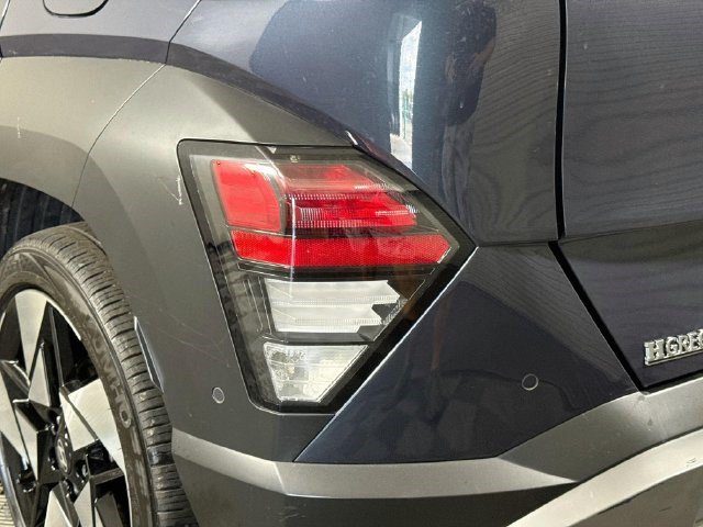 Used 2024 Hyundai Kona Limited FWD image 33