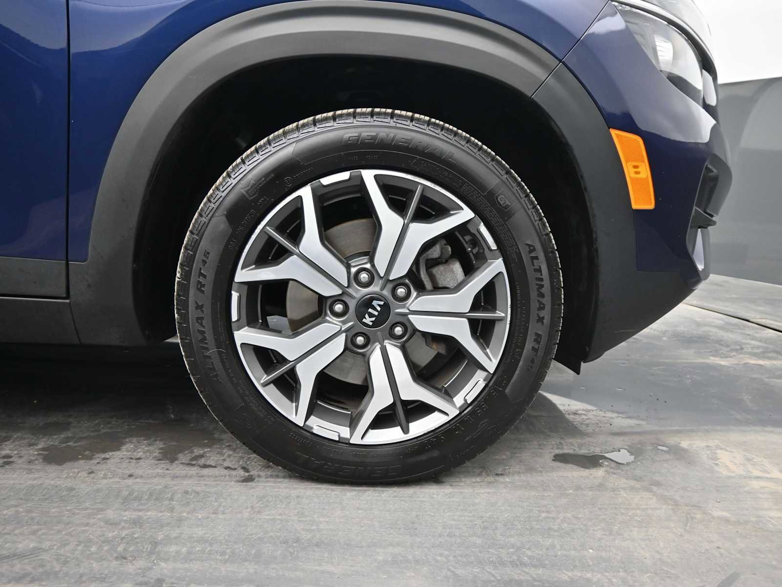 Used 2021 Kia Seltos EX image 11