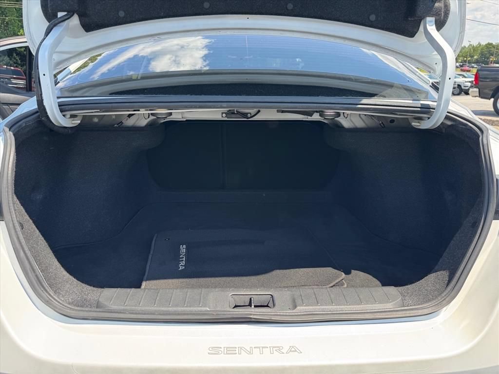 Certified 2021 Nissan Sentra SR w/ Lighting Package FWD image 10
