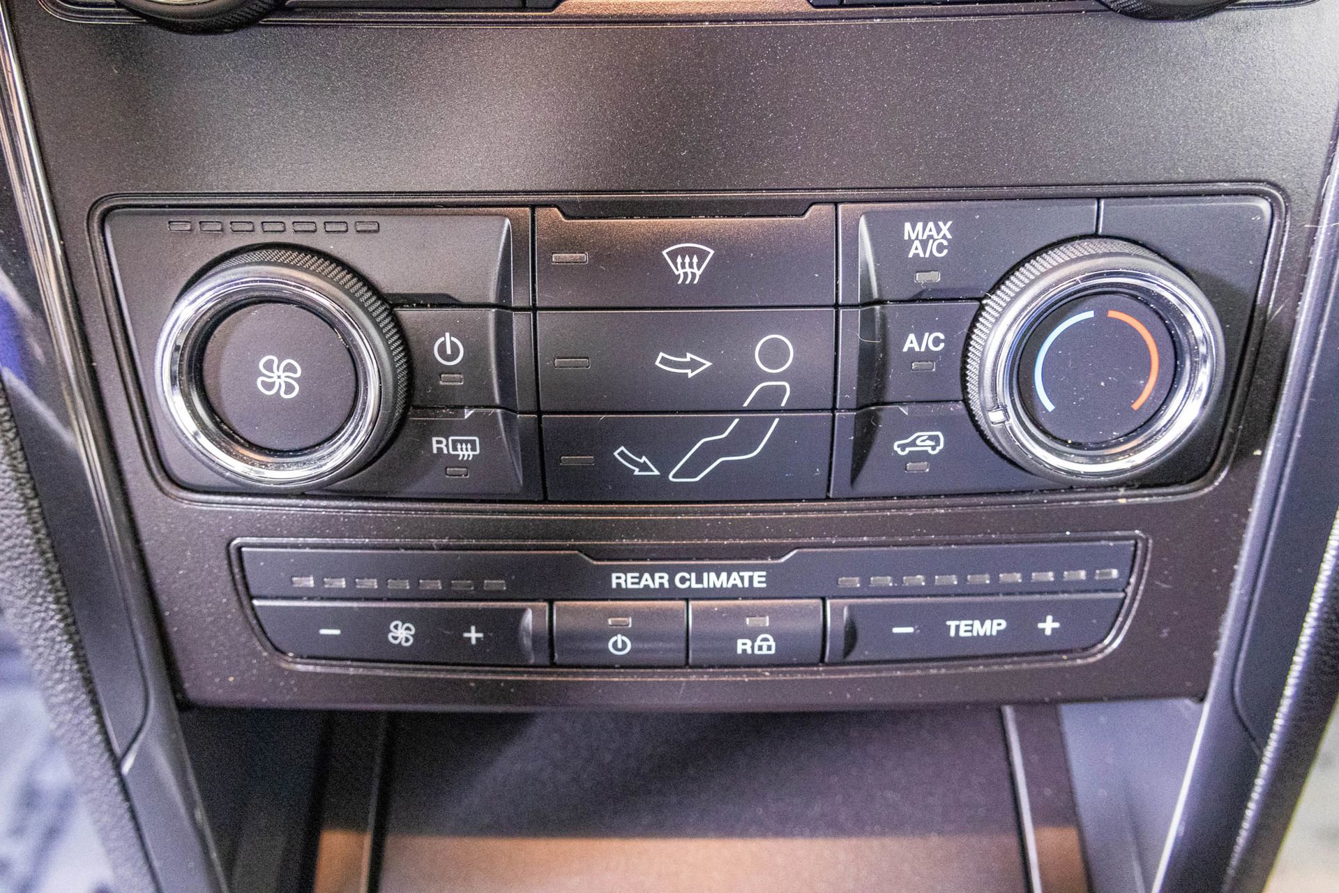 Used 2019 Ford Explorer XLT image 25