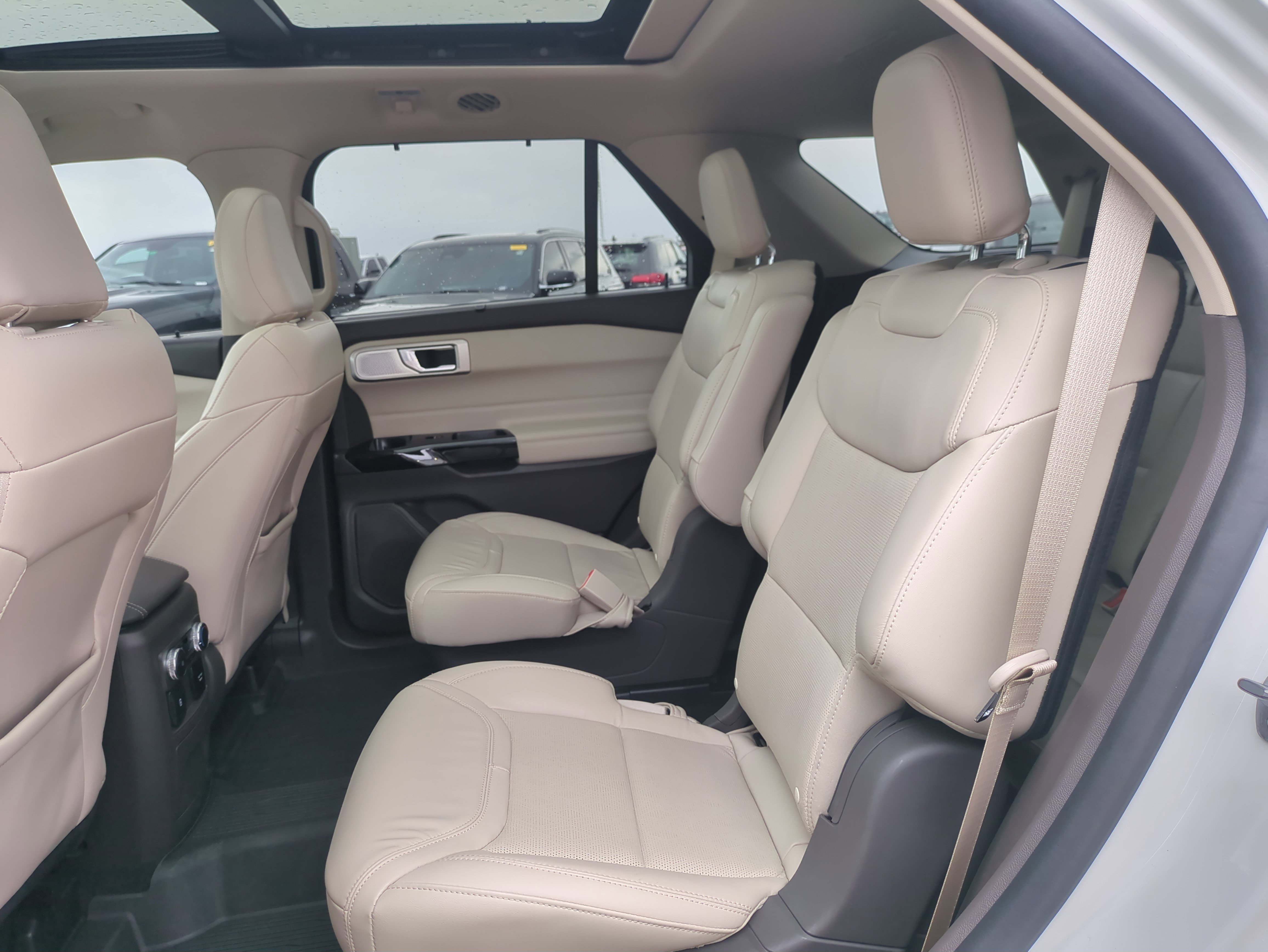 Used 2022 Ford Explorer Platinum w/ Equipment Group 601A image 15