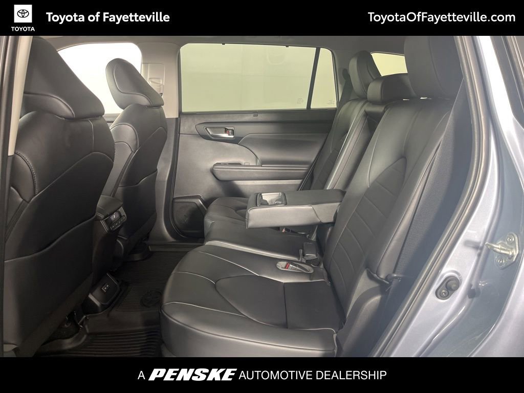 Used 2023 Toyota Highlander XLE AWD/4WD image 26