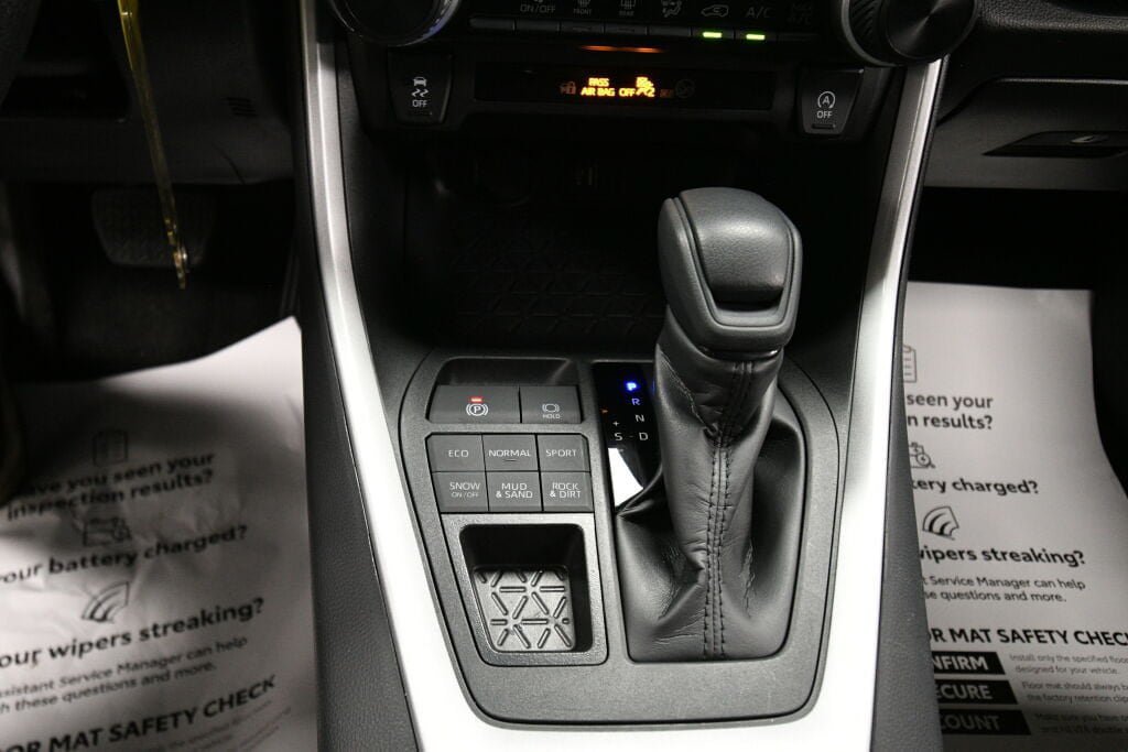 Certified 2025 Toyota RAV4 LE AWD/4WD image 15