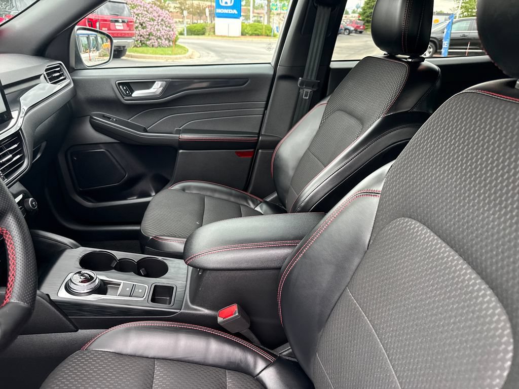 Used 2023 Ford Escape ST-Line w/ Tech Pack #1 AWD/4WD image 13