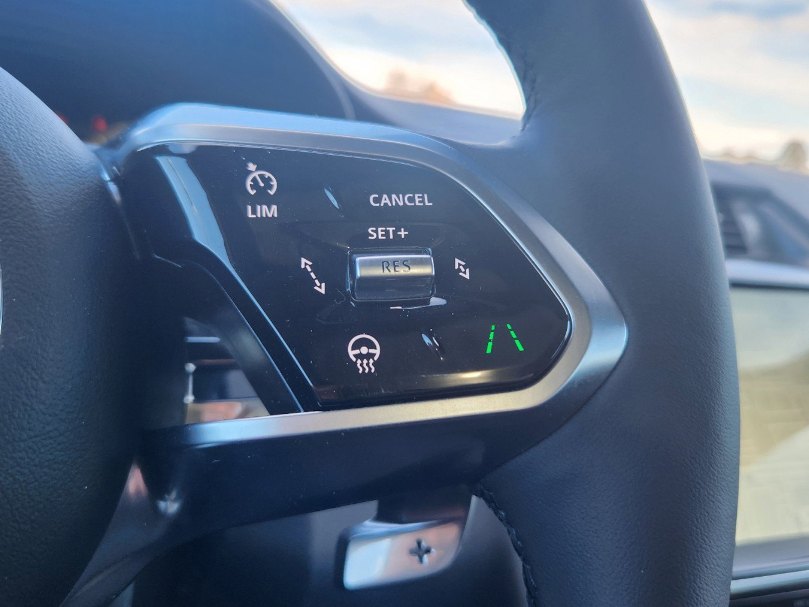 New 2024 Jaguar E-PACE R-Dynamic SE image 25